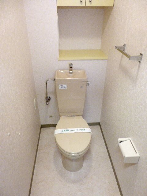 トイレ　★トイレに戸棚がついて便利です★