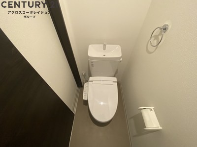 トイレ　温水洗浄便座付きのトイレです♪