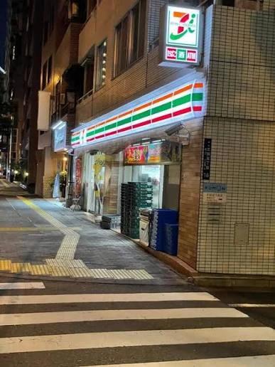 コンビニ　セブンイレブン 港区三田5丁目店（コンビニ）まで296m