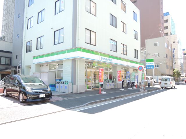 コンビニ　ファミリーマート（コンビニ）まで170m