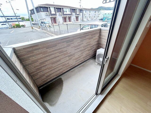 バルコニー　外からの目が気にならないバルコニーで洗濯物が干せます