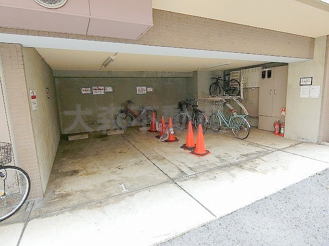 駐車場　平置き駐車場　空き状況等詳細はお問合せ下さい。