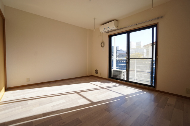 居室・リビング　☆日当たりが良いお部屋です☆