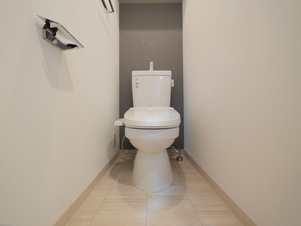 地下鉄御堂筋線 西中島南方駅 徒歩10分 11階建 築9年のトイレ写真