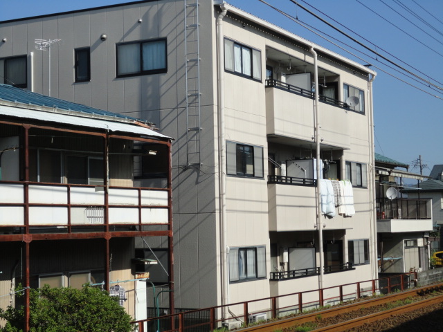 静岡市清水区草薙のマンションの建物外観