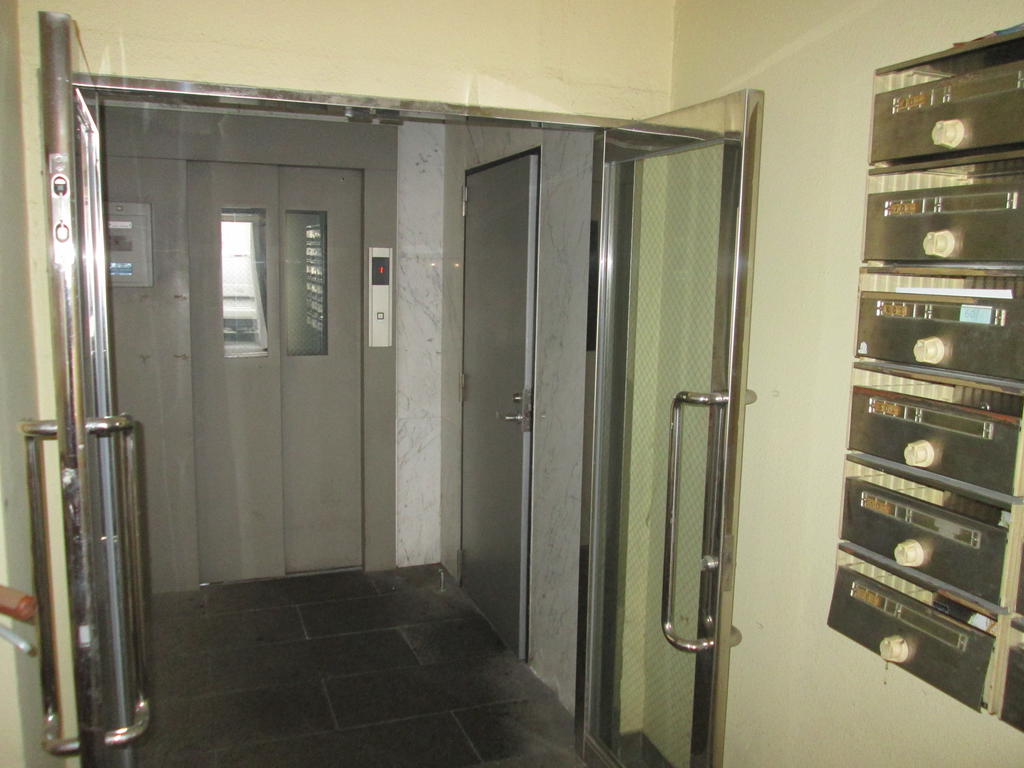 エントランス　集合ポストもあります。