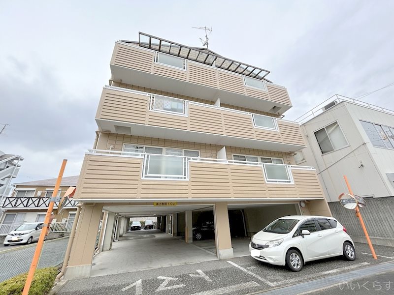 伊丹市鴻池のマンションの建物外観