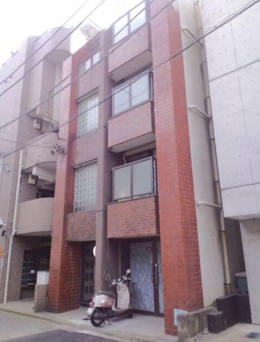 横浜市西区藤棚町のマンションの建物外観