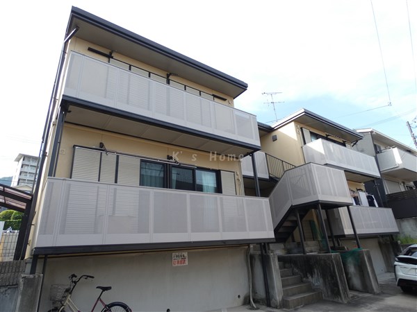 神戸市灘区篠原北町のアパートの建物外観