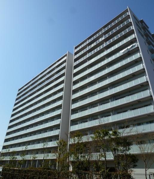 江東区辰巳のマンションの建物外観