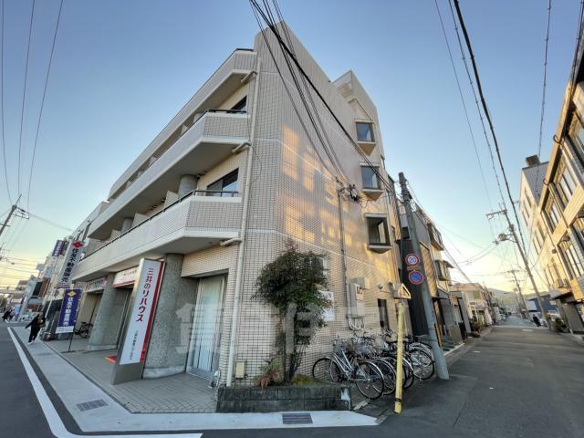 京都市西京区桂南巽町のマンションの建物外観