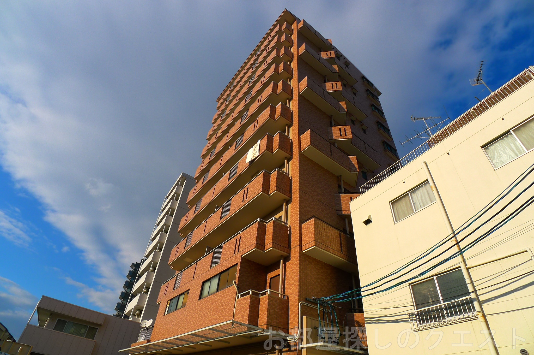 名古屋市昭和区隼人町のマンションの建物外観