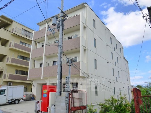 京都市右京区西京極橋詰町のマンションの建物外観