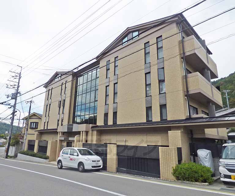 京都市左京区静市野中町のマンションの建物外観