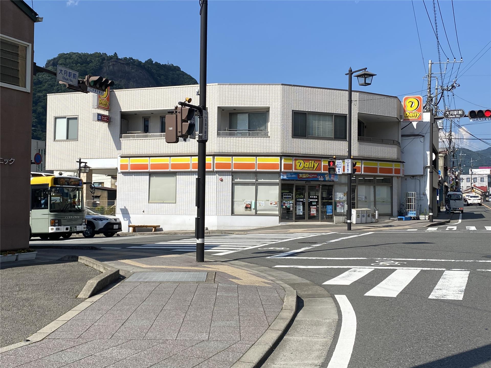 コンビニ　デイリーヤマザキ大月駅前店（コンビニ）まで234m