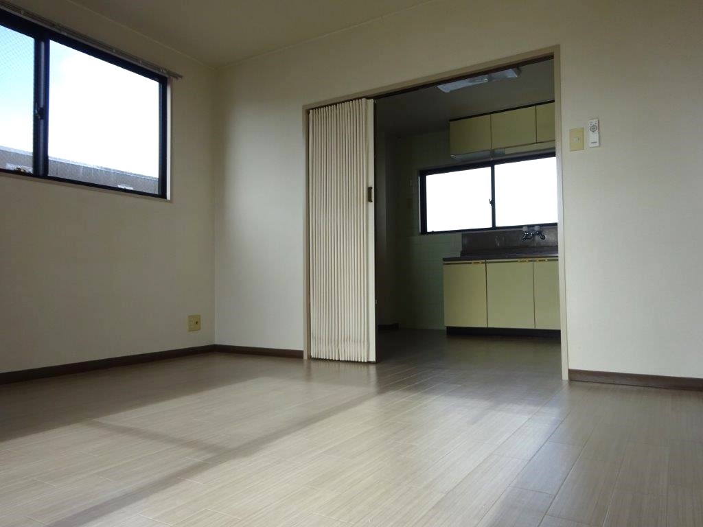 居室・リビング　LDK14帖　南向きリビングで暖か