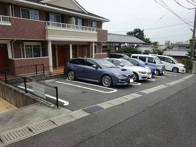 【桑名市大字東方のアパートの駐車場】