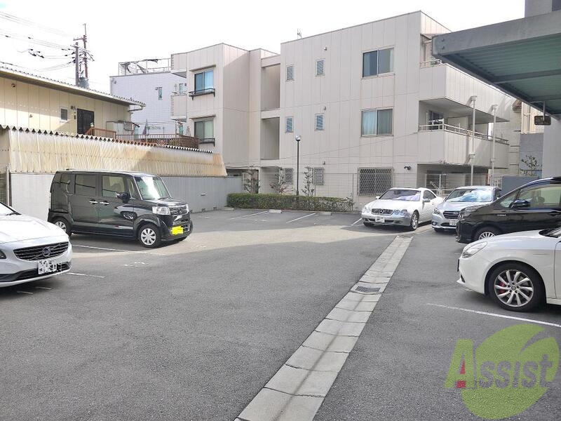 【吹田市高浜町のマンションの駐車場】