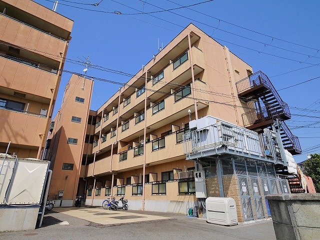 木津川市相楽のマンションの建物外観