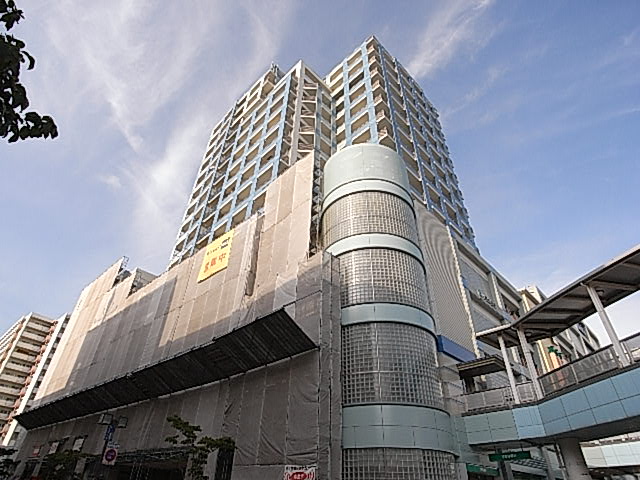 川西市栄町のマンションの建物外観