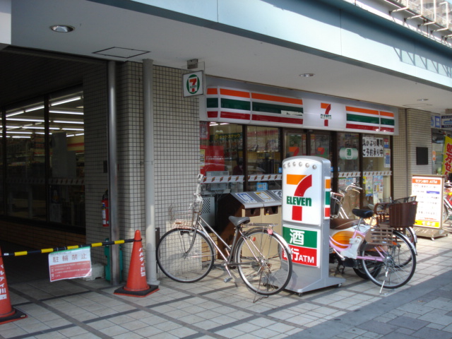 【川西市栄町のマンションのコンビニ】