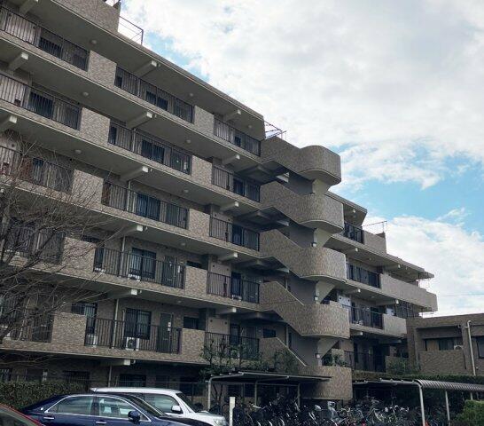 葛飾区東新小岩のマンションの建物外観