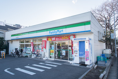 コンビニ　ファミリーマート等々力四丁目店（コンビニ）まで213m