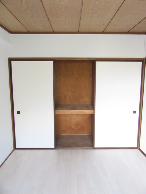 収納　収納２ヵ所付き