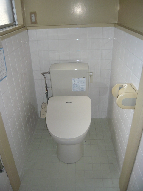 里庄町里見貸家のトイレ写真