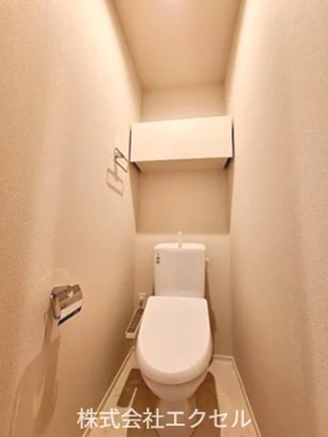 トイレ　温水洗浄便座です。