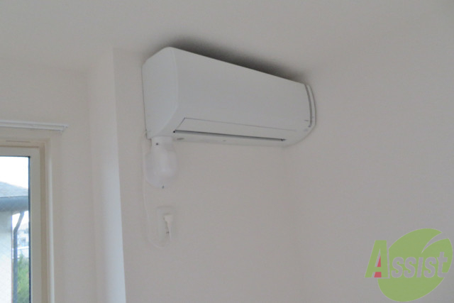 その他設備　ＬＤＫにあるエアコンです。春夏秋冬快適に過ごせますね。