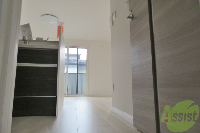 玄関　玄関は広くて、段差も小さいので躓かないでいいですね。