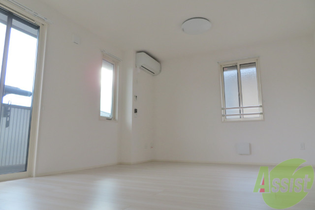 居室・リビング　１５．２帖のリビングです。陽当りが良く、広くてきれいなお部屋