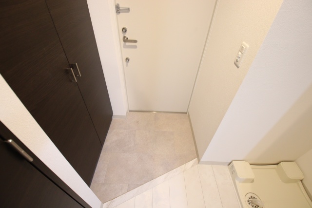 玄関　※別室の参考写真の為、現況優先です。