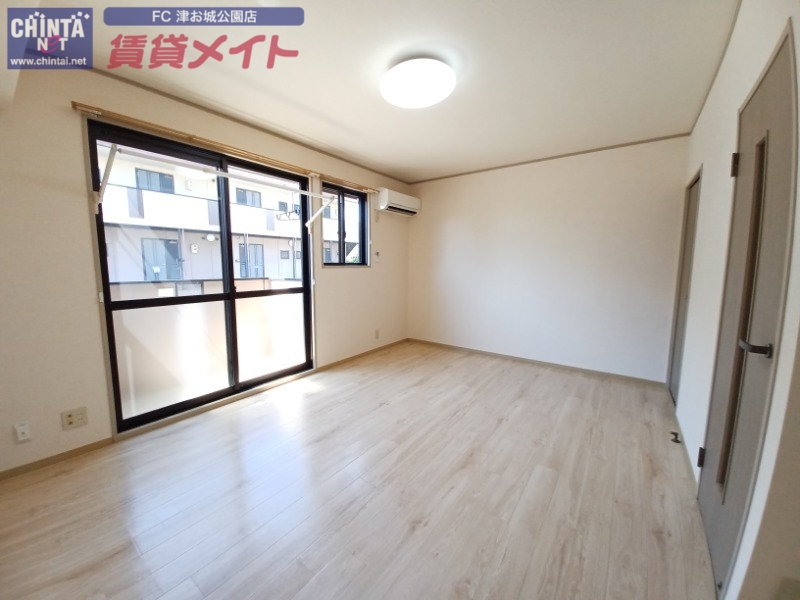 居室・リビング　同型参考写真