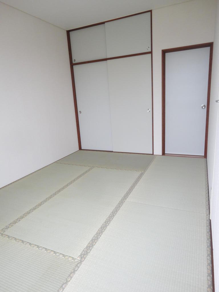 居室・リビング　和室6帖、明るいお部屋。