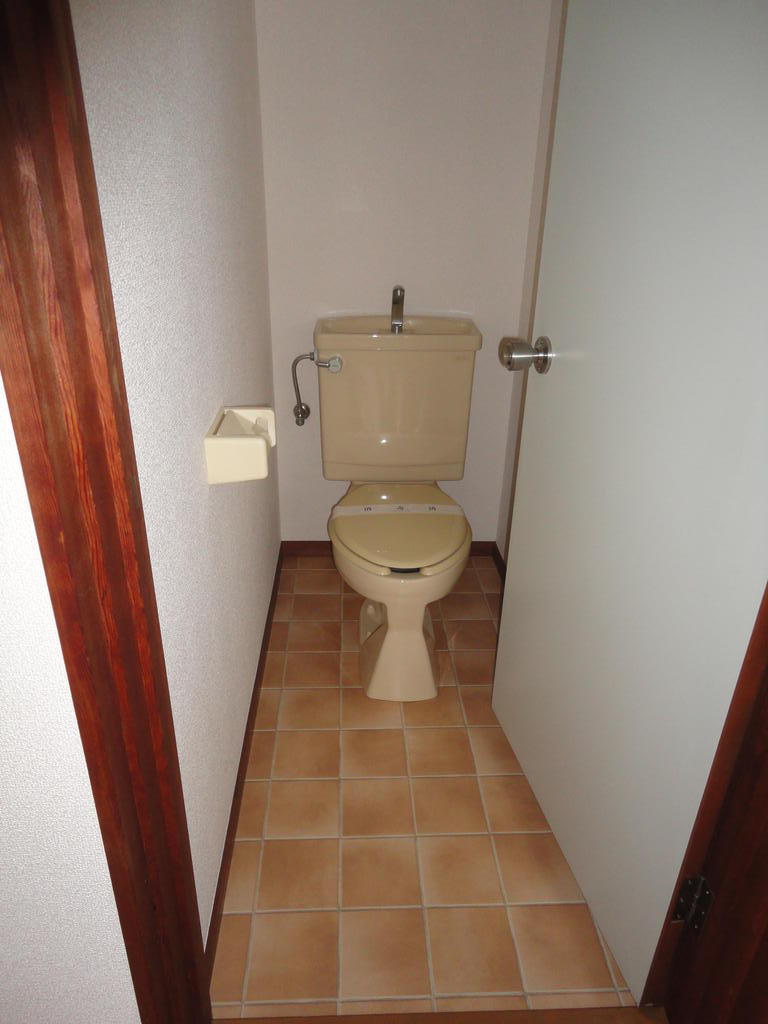 トイレ　温水洗浄便座