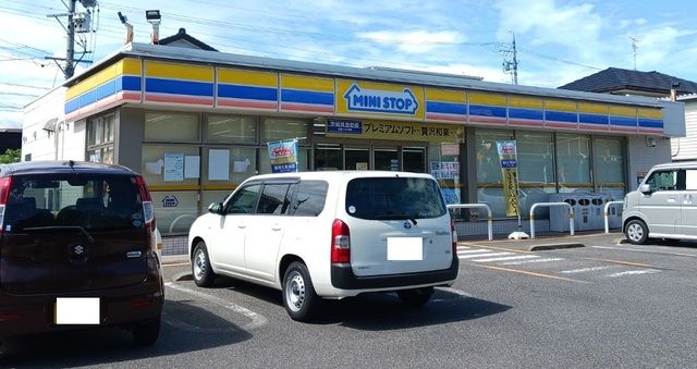 コンビニ　ミニストップ（コンビニ）まで400m