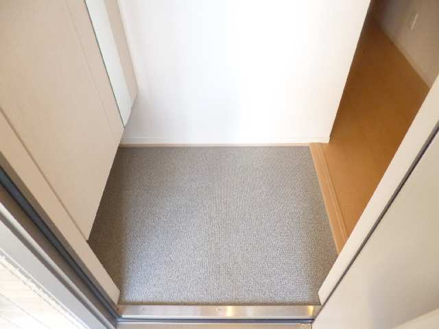 玄関　コンフォーレ川名201