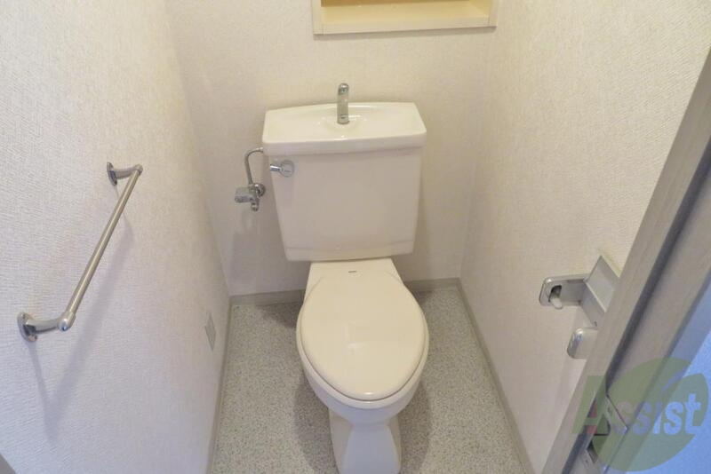 トイレ　トイレはシンプルで、ウォッシュレットは付いてません。