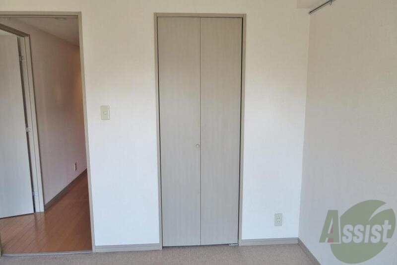 収納　クローゼットはウォークインタイプとなっております。