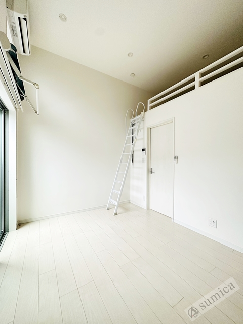 居室・リビング　天井高が高くオシャレな室内♪♪