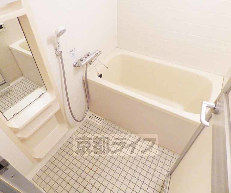 バス・シャワールーム　広々使えます。