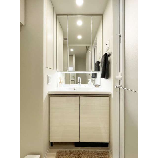 洗面設備　【家具／調度品に関しては配置例を示したものであり、実際の賃貸