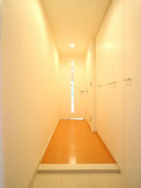 玄関　※別部屋参考写真