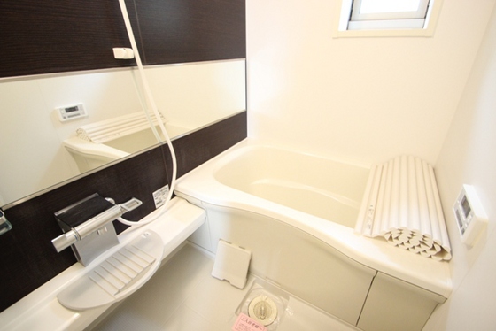 バス・シャワールーム　※別部屋の写真です