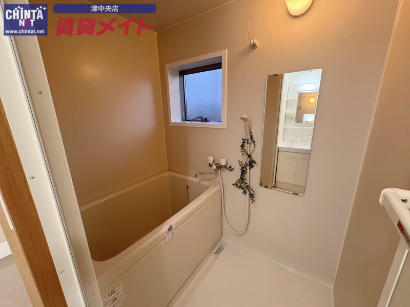 バス・シャワールーム　同型参考写真