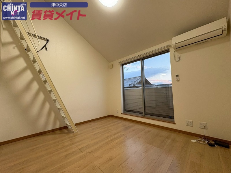 居室・リビング　同型参考写真