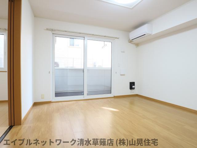 居室・リビング　ゆったり過ごせる居間です