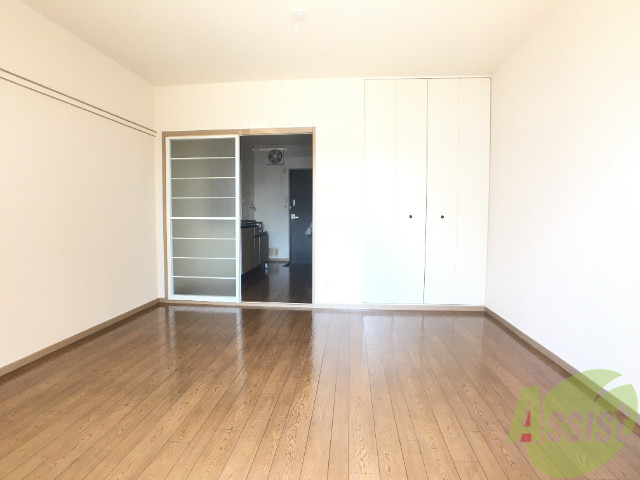 その他部屋・スペース　ベットを置くスペースも十分あり心配いらないですね。